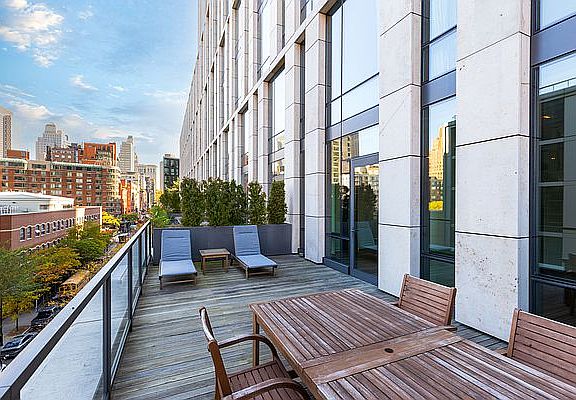 5th image of 101 Warren St APT 530