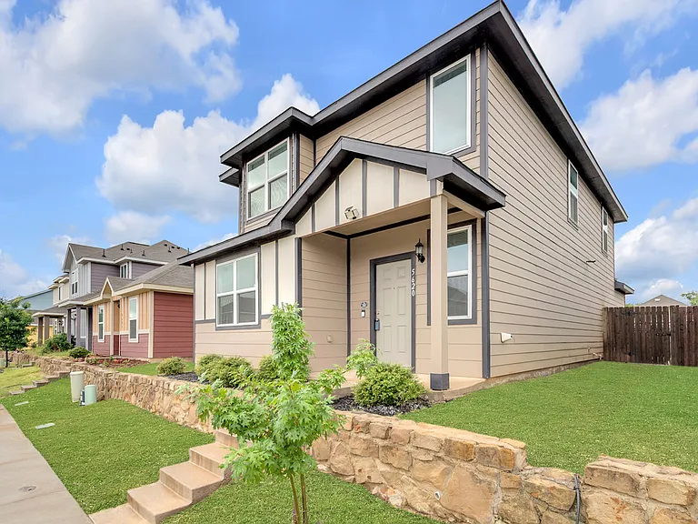 5620 Topwater Trl — Photo 2