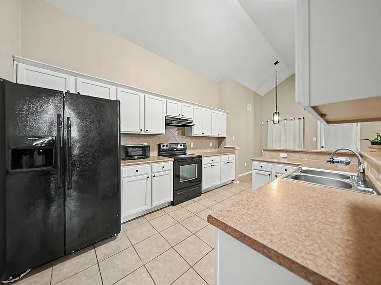 4502 Golden Gate Dr — Photo 5