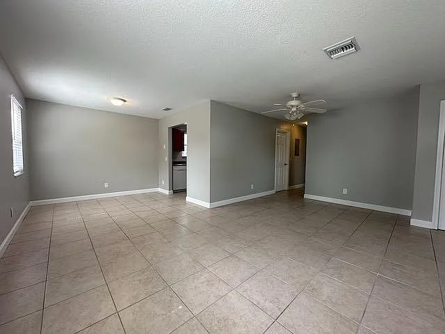 611 E Coast Ave #B — Photo 11