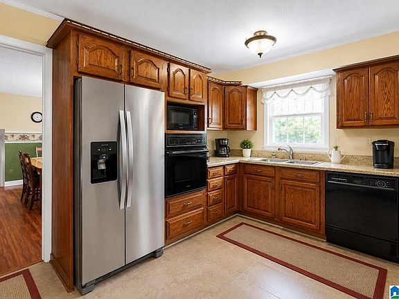 4th image of 3629 Franklin Dr