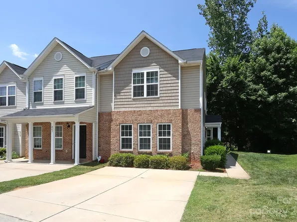 847 Plaza Walk Dr, Charlotte, NC 28215