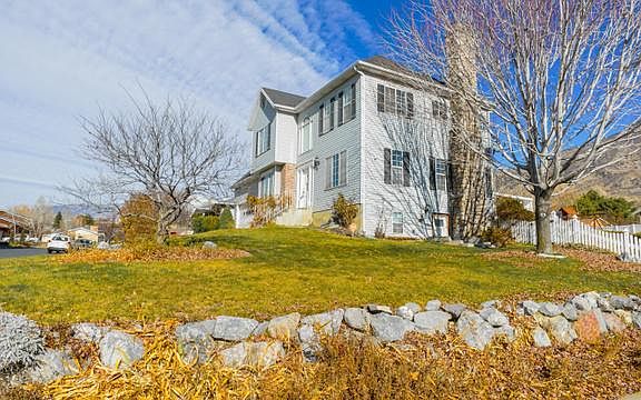 3rd image of 9870 N Meadow Dr