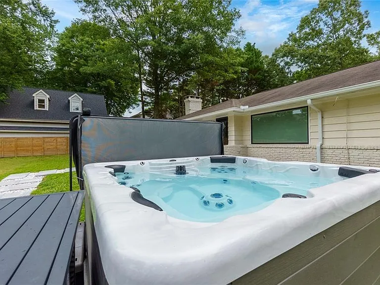 7330 Hunters Branch Dr NE — Photo 43