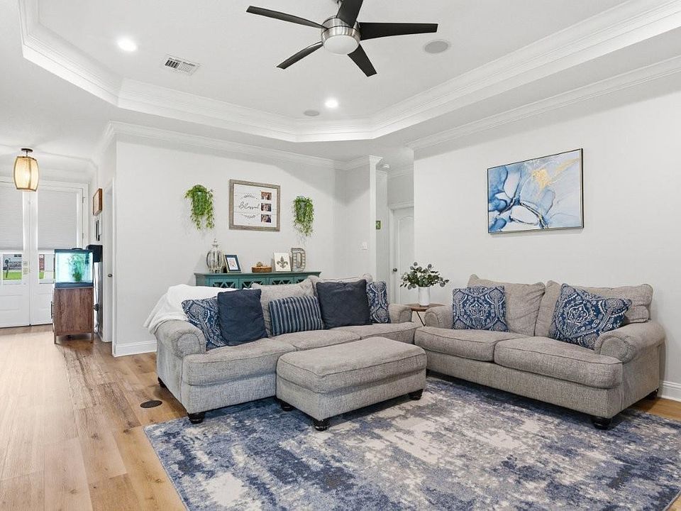 5737 Hemlock St, Lake Charles, LA 70605 | MLS #SWL26002137 | Zillow