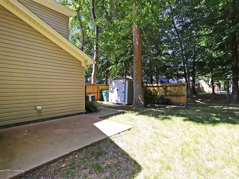 109 Larkspur Holw — Photo 20
