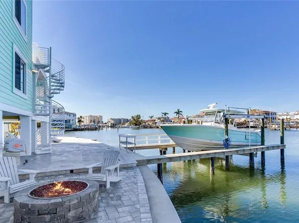 17410 1st St E, Redington Shores, FL 33708