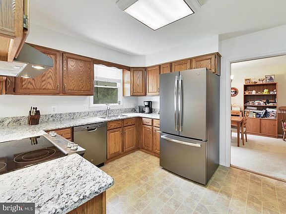 3rd image of 10608 Carter Way
