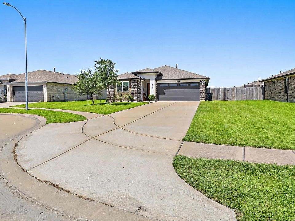 1st image of 407 Turtle Oak Ln
