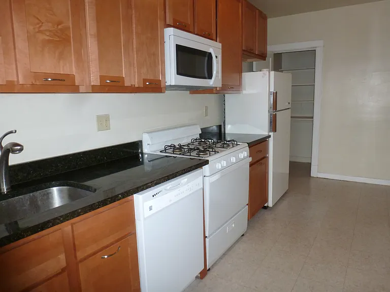 750 Kingsland Ave — Photo 3