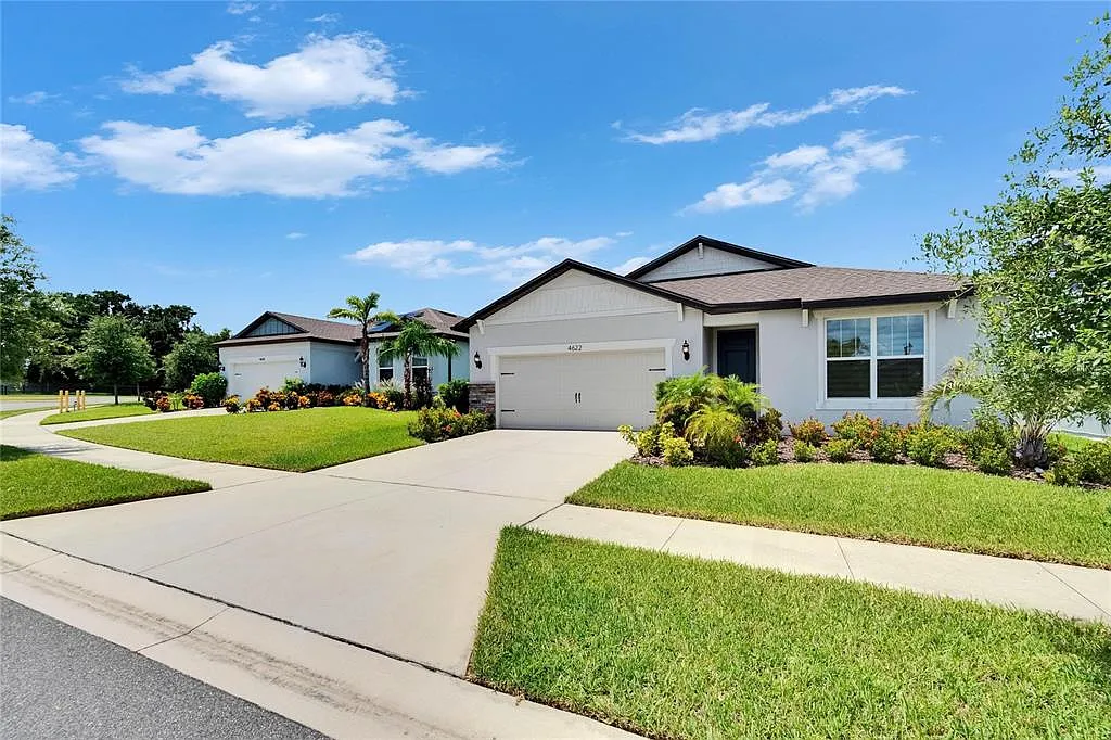 4 bed, 2.0 bath, 1844 sqft, $2,600 — Photo 1