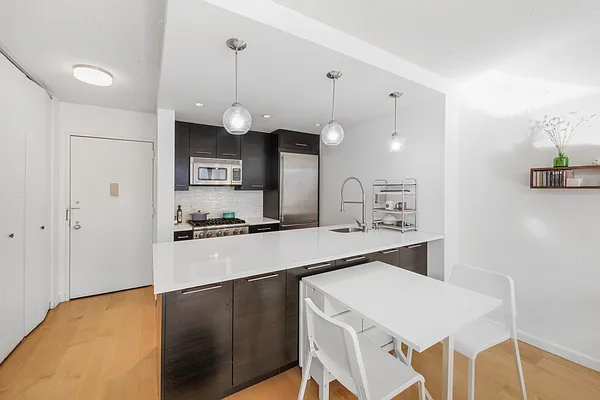 Rented by Realmart Realty LLC | media 16