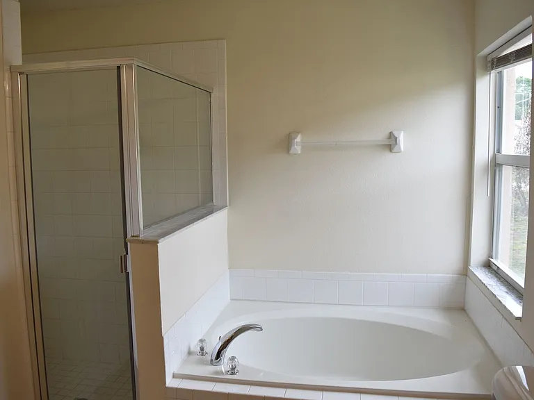 334 Bordeaux Ave NE — Photo 38
