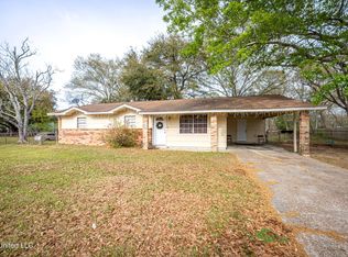 1710 Cherokee Dr, Pascagoula, MS 39581