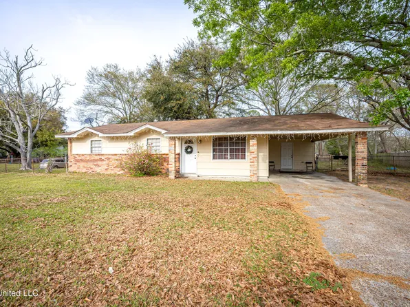 1710 Cherokee Dr, Pascagoula, MS 39581