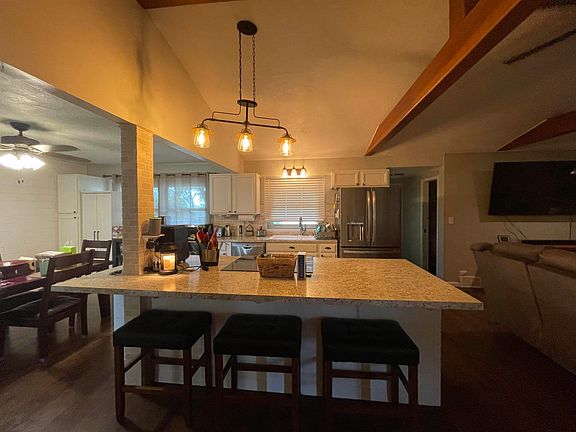 3rd image of 16 Grandview Rd