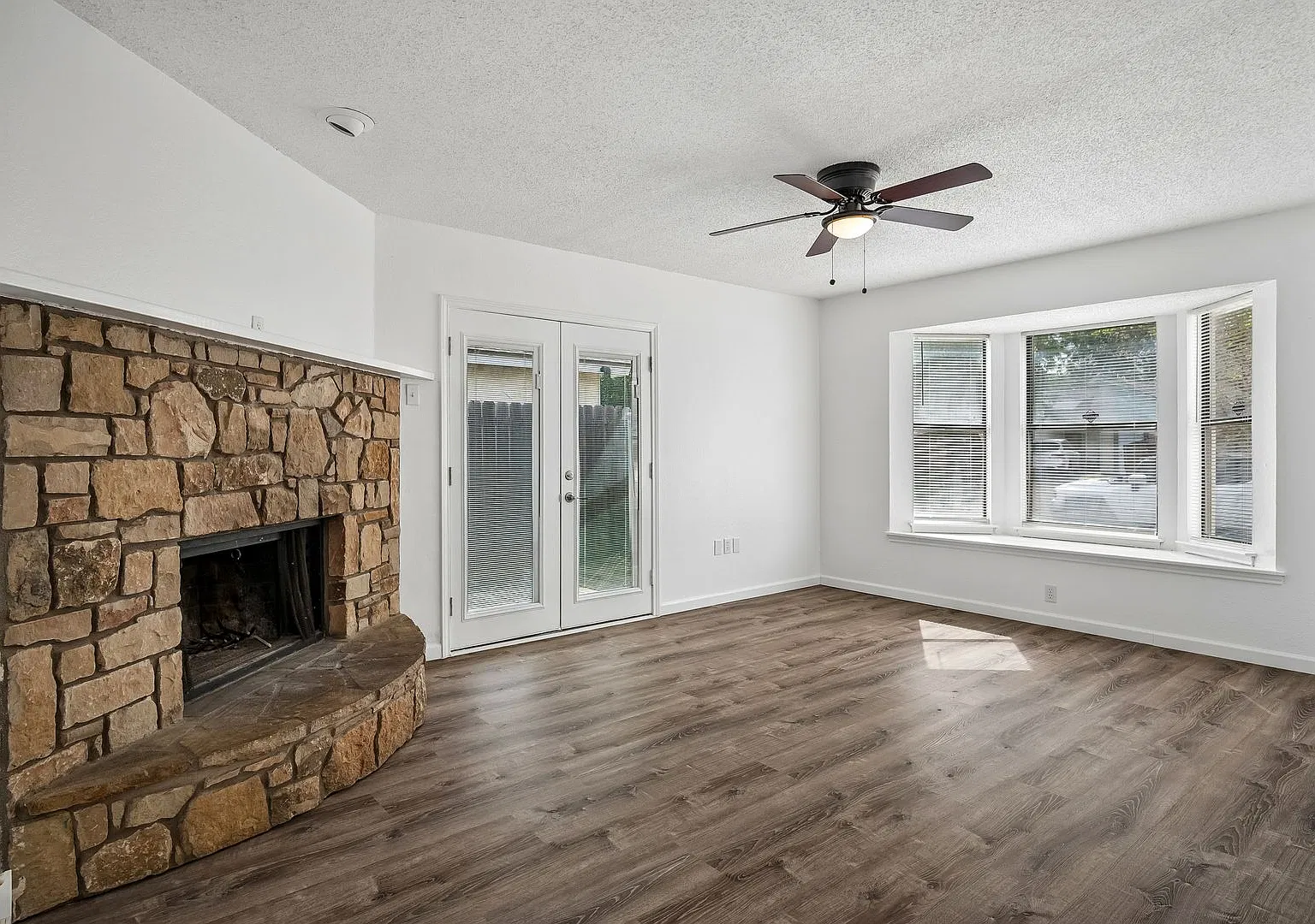 1805 Gentle Wind Dr, Arlington, TX 76018 — Photo 2