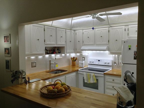 4th image of 253 S Cypress Rd APT 211
