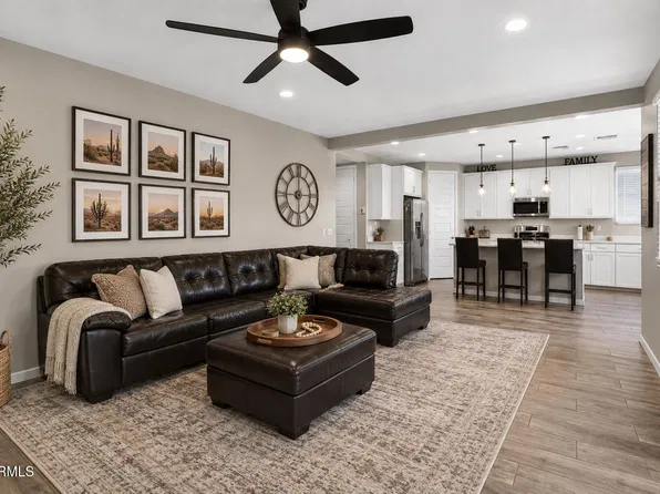 8114 E PETUNIA Avenue, Mesa, AZ 85212