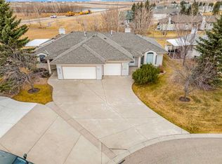 213 NE Dayspring Bay, Rocky View County, AB T1X1G3