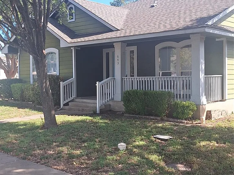643 Hogan — Photo 2