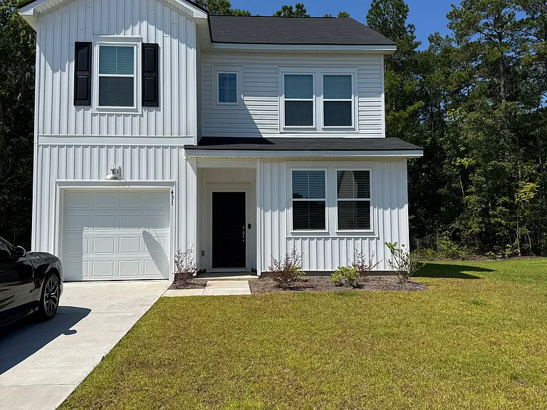 431 Falling Leaf Loop — Photo 1