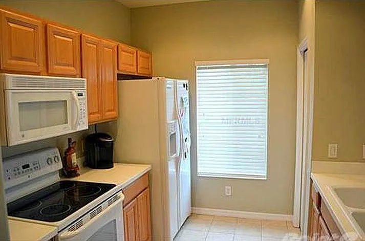 3 bed, 2.5 bath, 1200 sqft, $1,850 — Photo 3