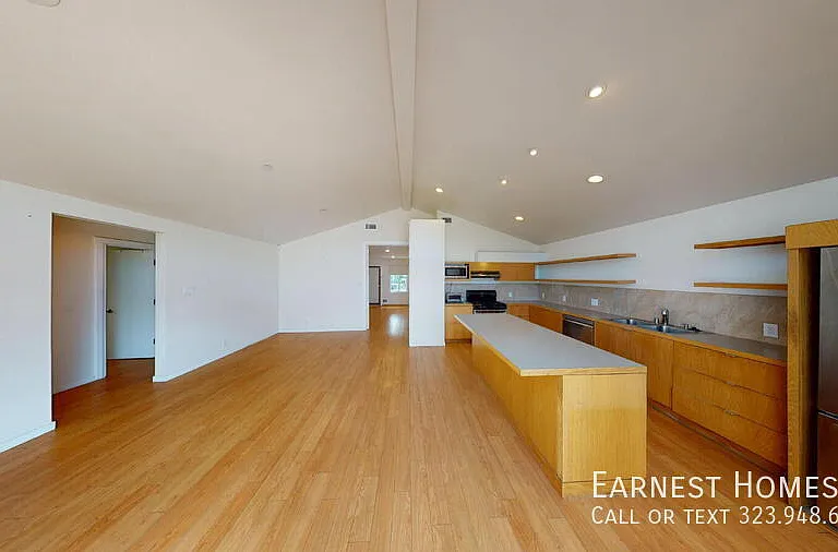 2577 S Bundy Dr — Photo 8