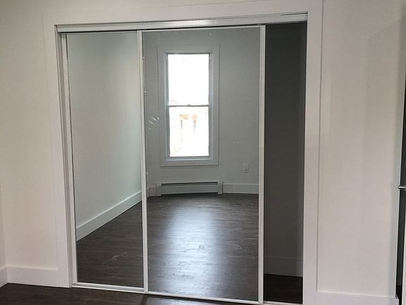 4th image of 2039 Valentine Ave
