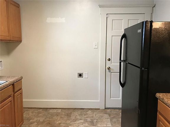 3rd image of 114 W 38th St #1