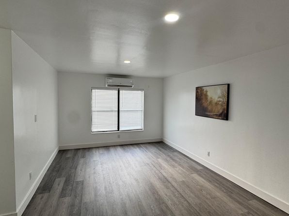 1515 Camphor Dr #3