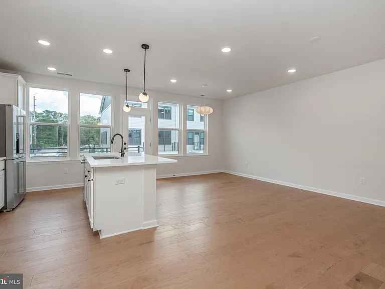 1210 Parker Blvd — Photo 6