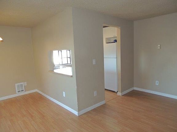 4th image of 2 5th St NW APT A