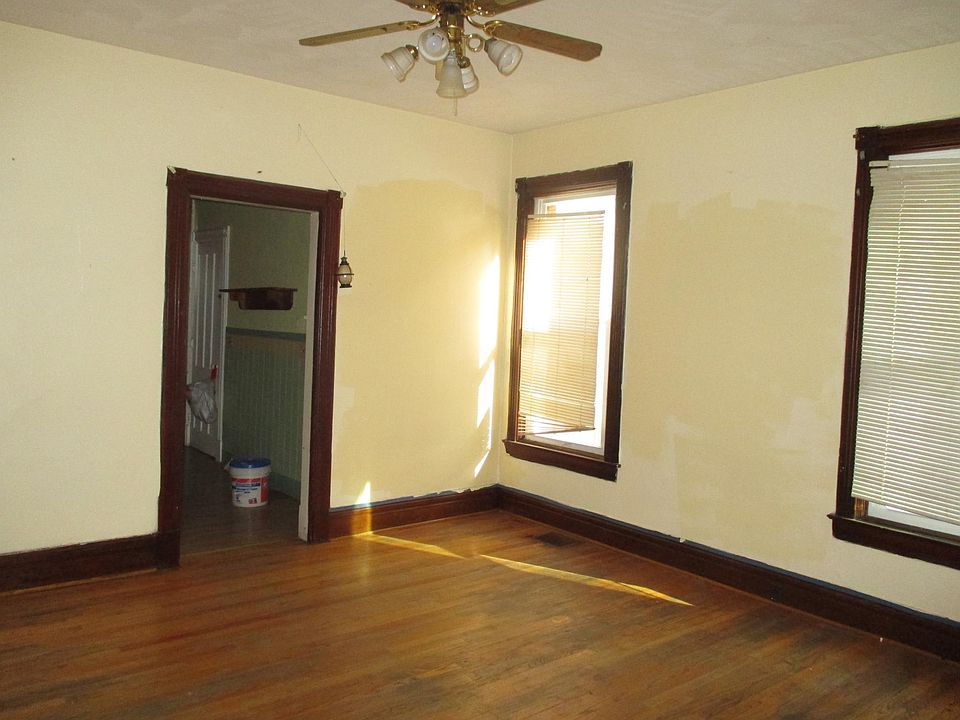 2nd image of 720 Plant St #1