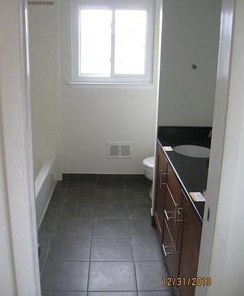 5th image of 8487 Berkshire Dr
