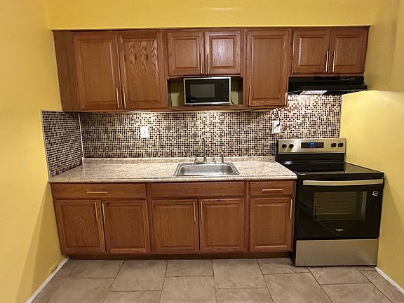 2nd image of 2509 W Oakdale St #1