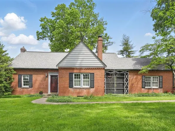 7 Wild Rose Dr, Saint Louis, MO 63124