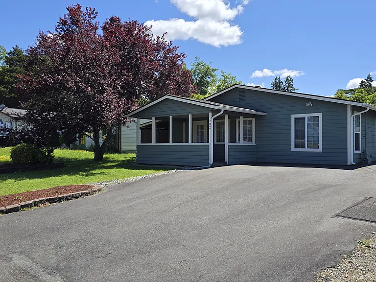 702 Montgomery St — Photo 1