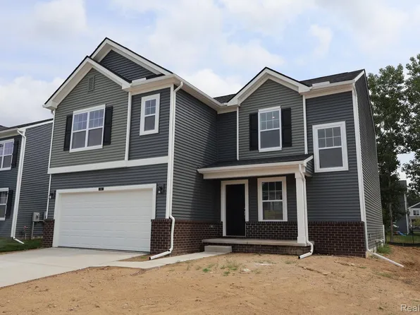 368 Edge Brook Dr, Holly, MI 48442
