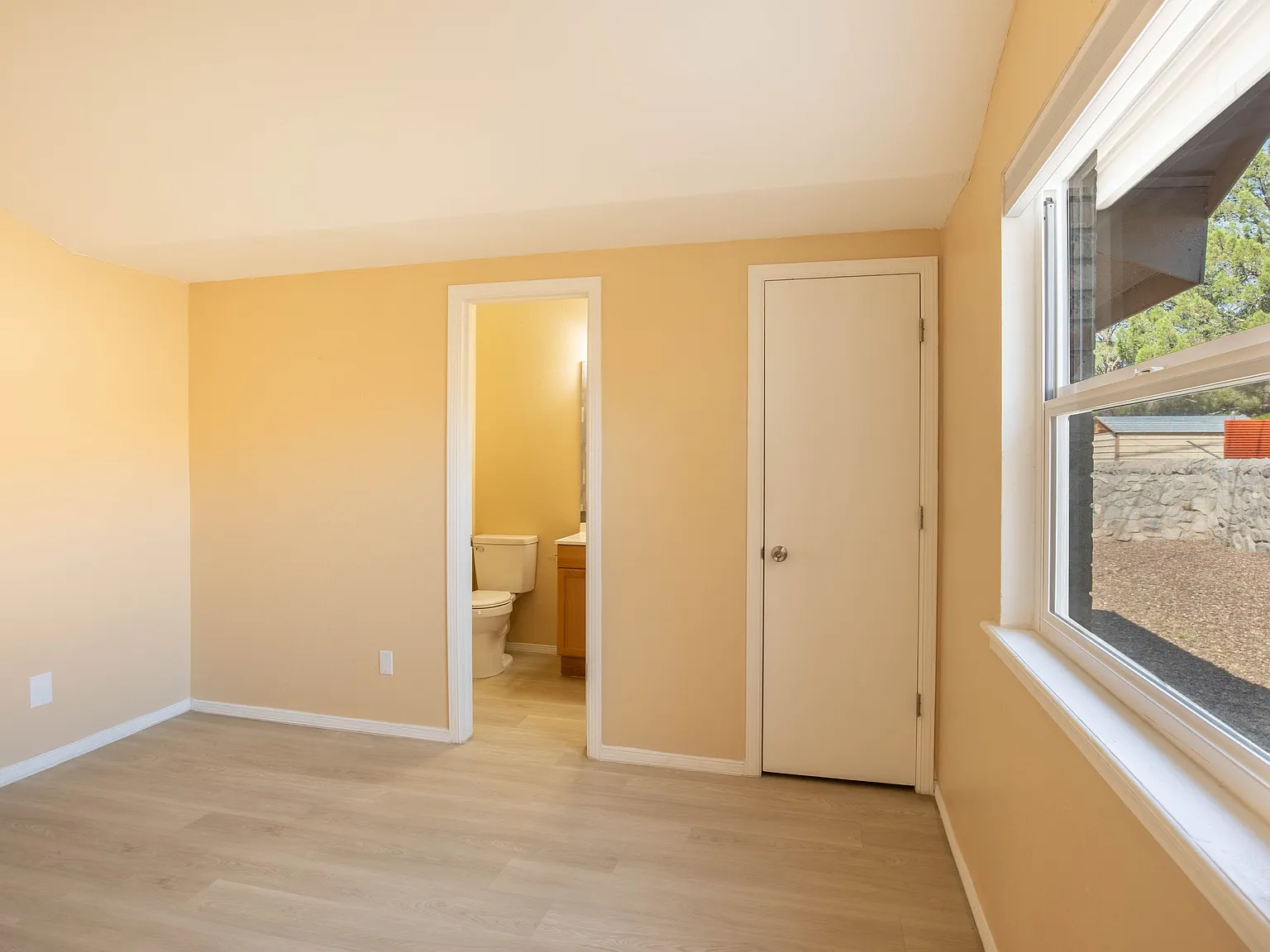 623 Paula Place - 1 — Photo 4