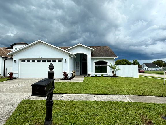 3rd image of 1325 Franford Dr