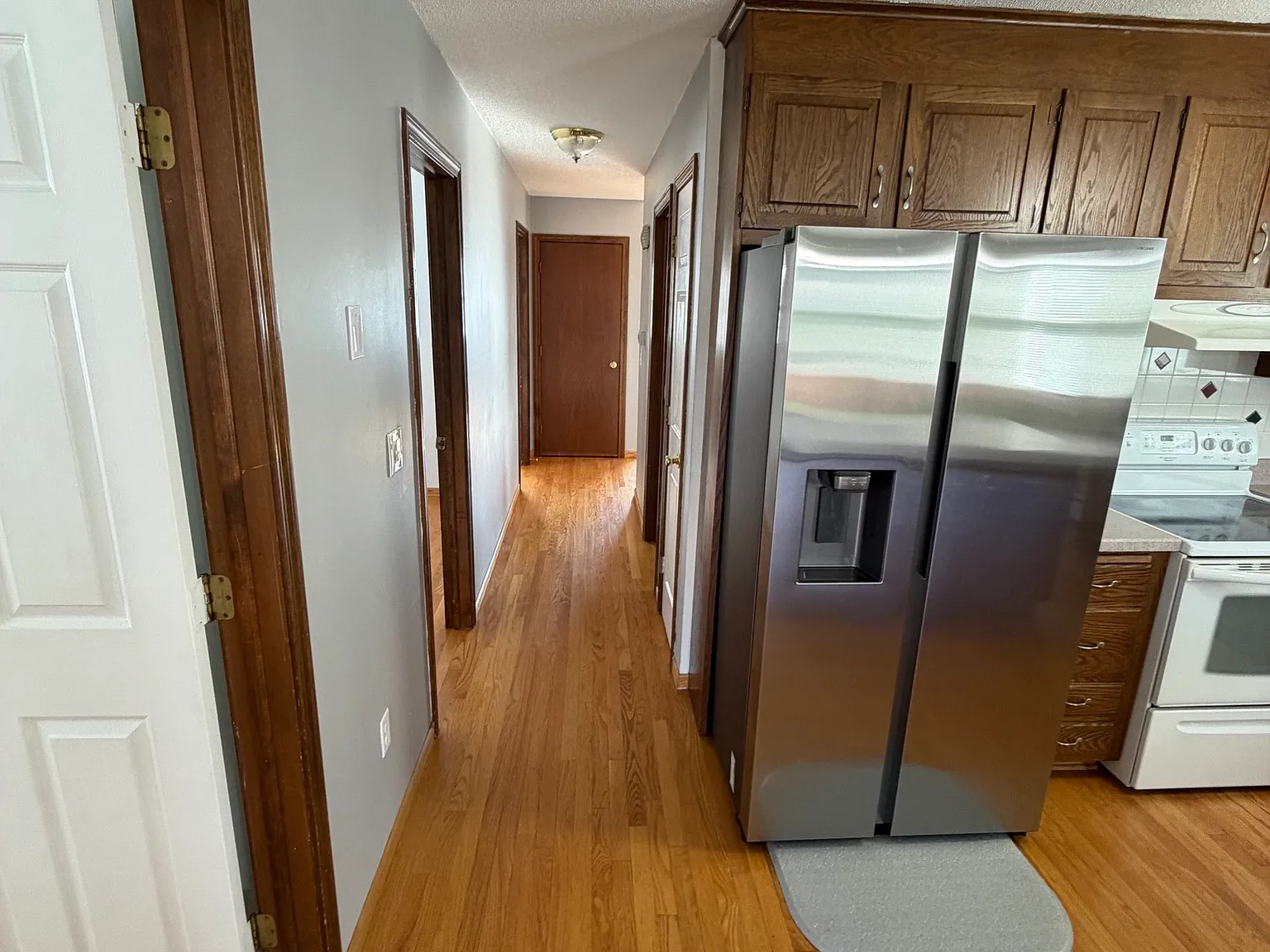 3 bed, 1.0 bath, 1300 sqft, $1,800 — Photo 4