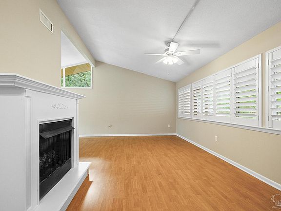 4th image of 607 Camborne Ave