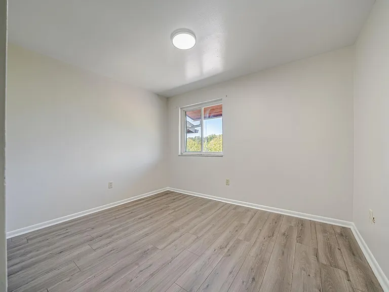 Brooklane Manor Apartments — Photo 52