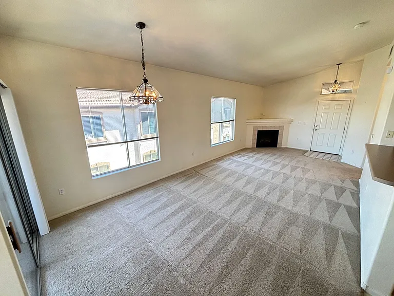 2305 W Horizon Ridge Pkwy #2324 — Photo 5
