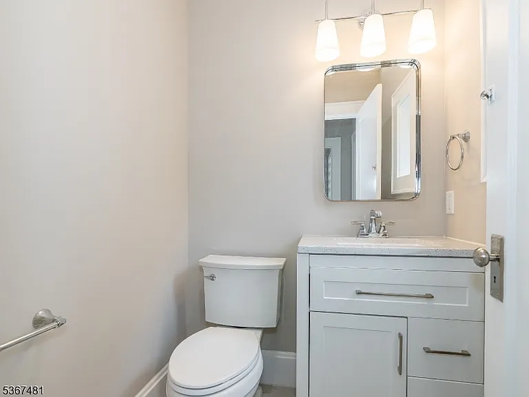186 Gregory Ave — Photo 8