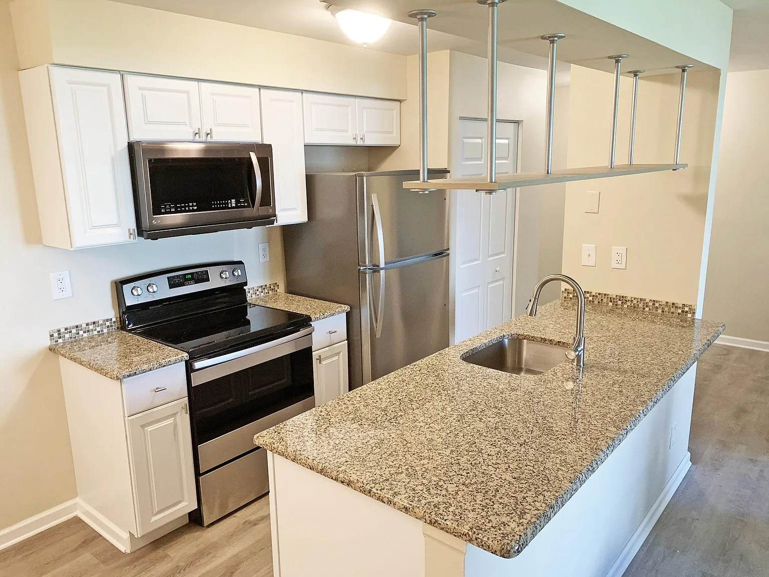 2 bed, 974 sqft, $2,265 — Photo 1