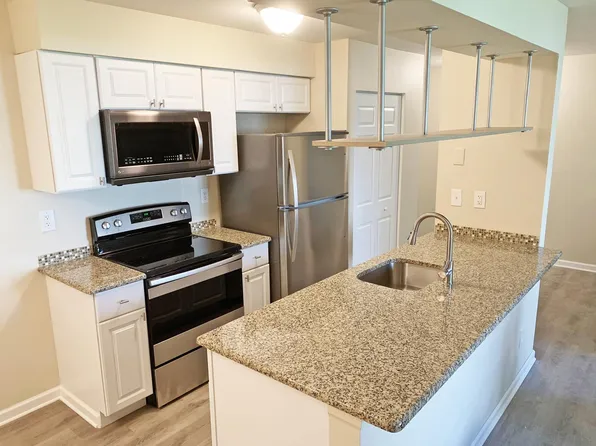 27 Steeplechase Ct, Somerset, NJ 08873
