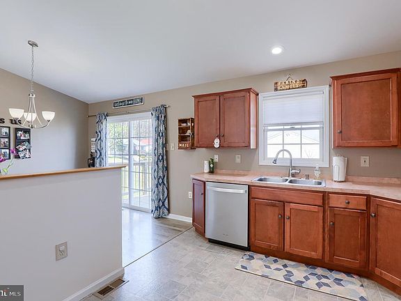 4th image of 235 W Meadow Ave