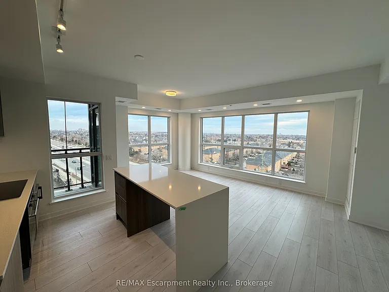 405 Dundas St W #721 — Photo 4